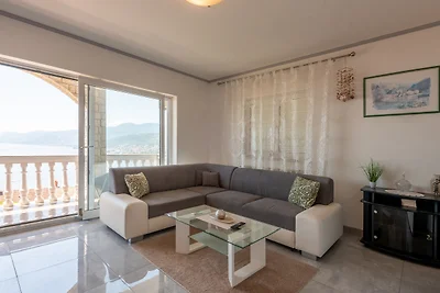 Apartman Max 2 by Villas Guide