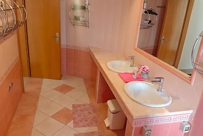 Flora Apartment with pool by Villas Guide