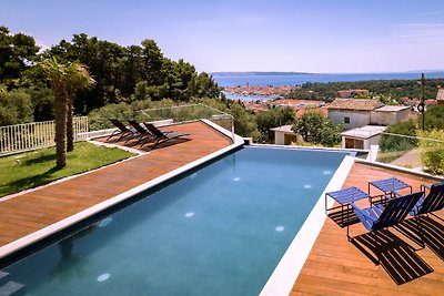 Luxury villa Mar with infinity pool in Rab