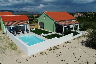 Green Escape Holiday House by Villas Guide