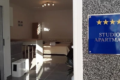 Studio apartment Flora by Villas Guide