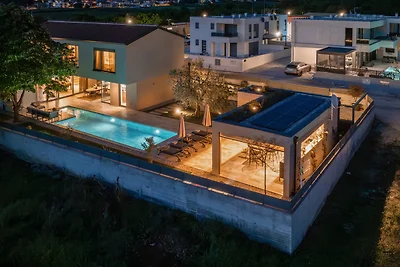 Villa Lipa Tree by Villas Guide