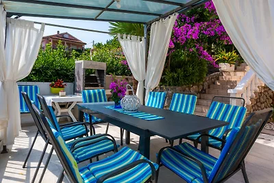 Vila Medea sea view by Villas Guide