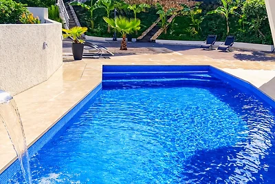 Villa Eduarda pool&whirpool by Villas Guide