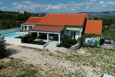 Green Escape Holiday House by Villas Guide