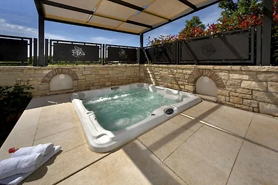 Villa Lori by Villas Guide