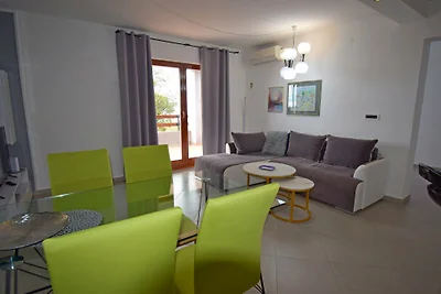 Apartment Paola 2 by Villas Guide