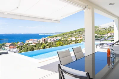 Villa Infinity View by Villas Guide