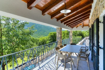 Casa Verde with pool&whirpool by Villas Guide