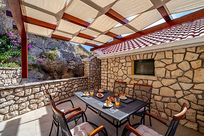 APARTMAN ÐONI 2 by Villas Guide