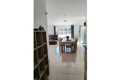 Flora Apartment with pool by Villas Guide