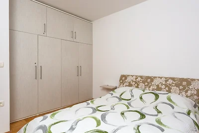 Apartman Zora 3 by Villas guide