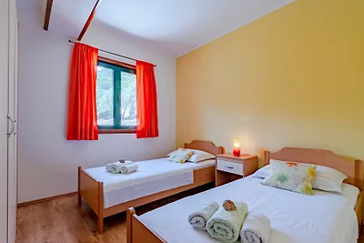 APARTMAN ÐONI 2 by Villas Guide