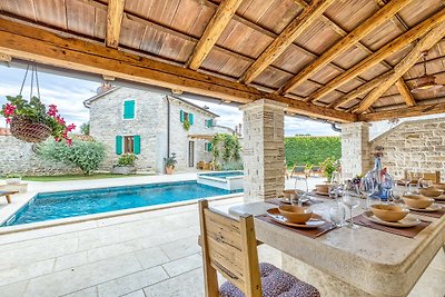 Rustic villa Kata with outdoor pool in Sv.