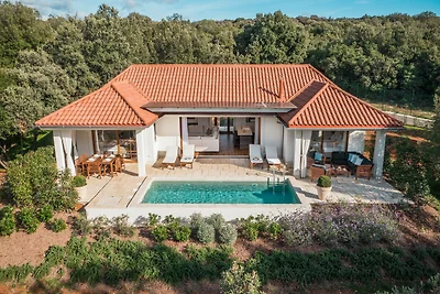 Villa Porto Bus Beachside by Villas Guide