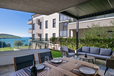 Apartment Megi with Shared Pool & Sea View...
