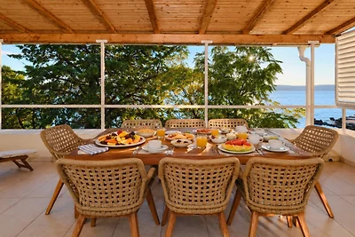 Villa Hemingway beachfront by Villas Guide