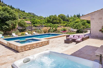 Villa Olive by Villas Guide