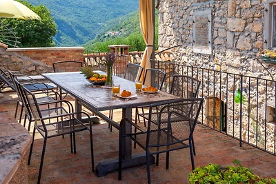 Villa Hidden world with pool by Villas Guide