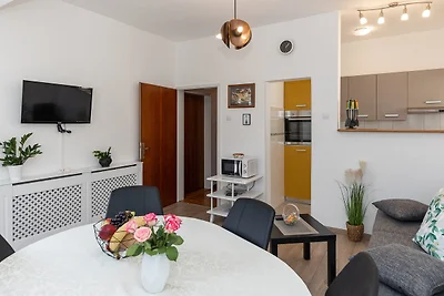 Apartman Vesna beachfront by Villas Guide