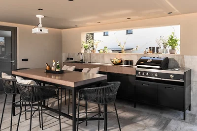 Villa Lipa Tree by Villas Guide