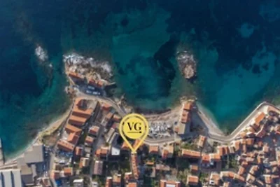 Villa Palazzo Antiqua beachfront Vis by Villa...