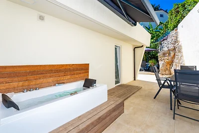 Villa Eduarda pool&whirpool by Villas Guide