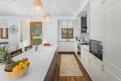 Villa Porto Bus Beachfront by Villas Guide