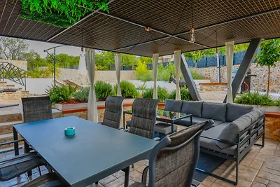 Villa 3QB - Split by Villas Guide