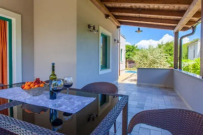 Villa Tara with heated pool by Villas Guide