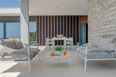 Villa Sunray - Infinity Pool & Sea View