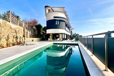 Villa Palazzo Blue by Villas Guide