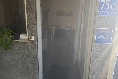 Studio apartment Flora by Villas Guide