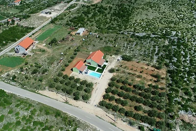 Green Escape Holiday House by Villas Guide