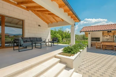 Villa Modriola - Makarska by Villas Guide
