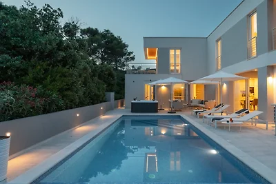 VILLA MON AMOUR by Villas Guide