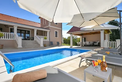 Dvori Perdedaj by Villas Guide