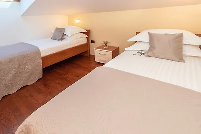 Villa Palace Clara Apartment 3 island Krk by...