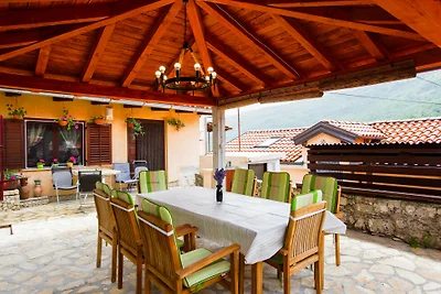 House Mirjana with pool by Villas Guide