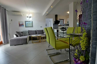 Apartment Paola 2 by Villas Guide
