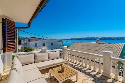 Villa Figs beachfront Apartman 2 By Villas...