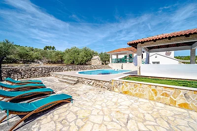 Villa Bradat by Villas Guide