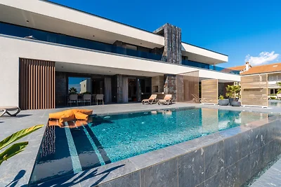 Suva Punta Elite by Villas Guide