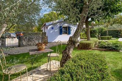 Little blue House by Villas Guide