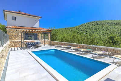 Casa Verde with pool&whirpool by Villas Guide