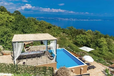 Holiday home Villa Bella with pool by Villas...