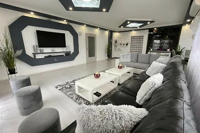 House July by Villas Guide