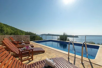 Apartman Mario with pool by Villas Guide