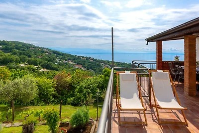 Apartment Daša with pool by Villas Guide