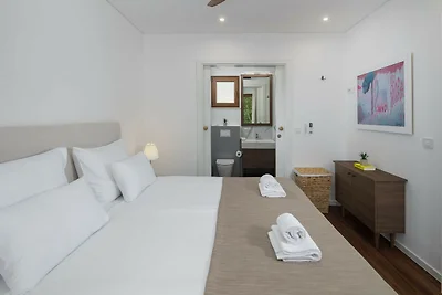 Luxury Villa Bay Porto Bus by Villas Guide